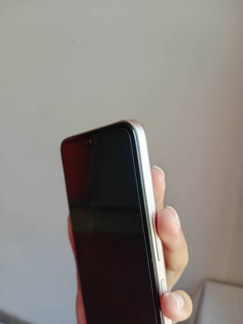 6+5/128 GB, with box and charger 4
