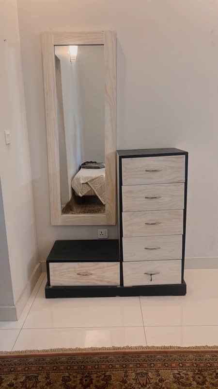Modern Wooden Dressing Table with Mirror for Sale 1