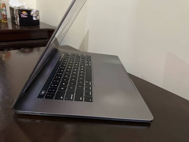 Mcbook pro 2019 i9 15.4” 0