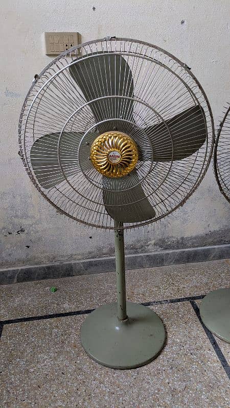 TABLE FAN. quantity 3   03094851359 0