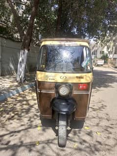 New condition 2018 model rickshaw Kam Chala huva hai ek hath mein tha