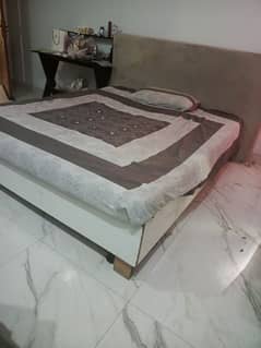 queen 2 size bed with mattress