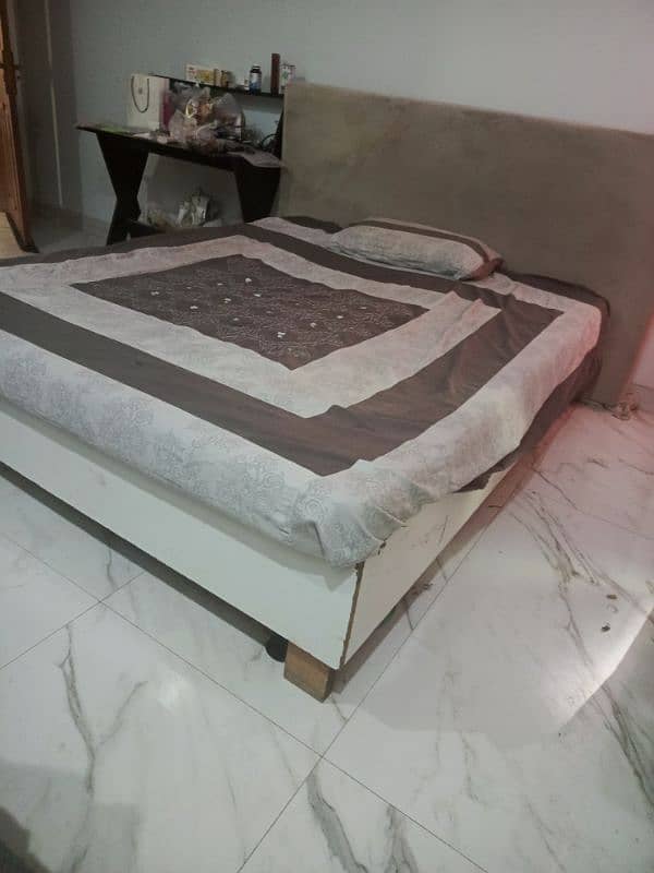 bed with mattress 0