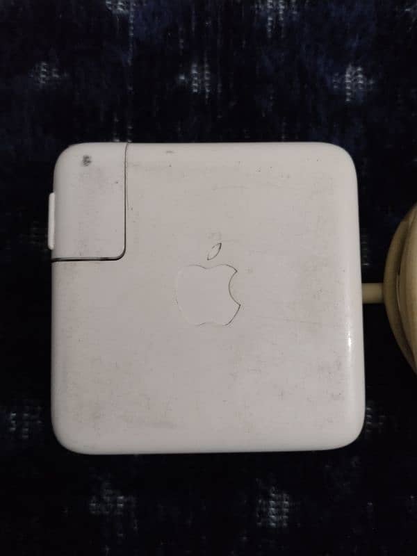 Apple MacBook pro 60W magsafe power adapter 0