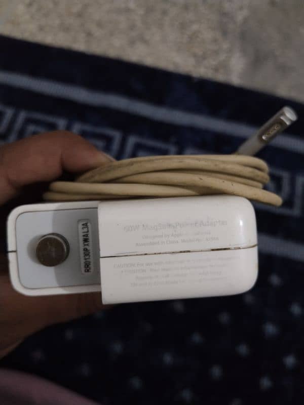 Apple MacBook pro 60W magsafe power adapter 2