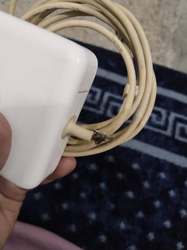 Apple MacBook pro 60W magsafe power adapter 4