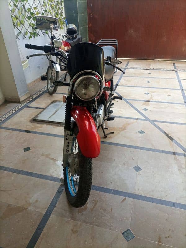 Suzuki GS 150 3