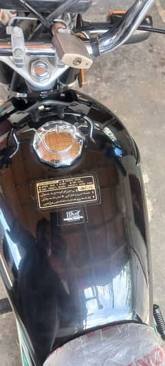 Honda 70 orignal condition me hai