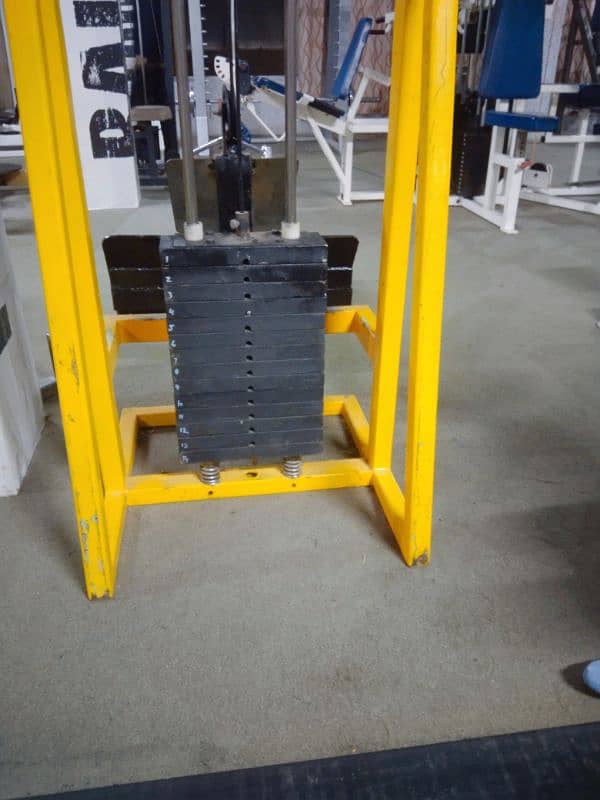 leg press, rowing, preacher curl, butter fly machine hyper extension 2