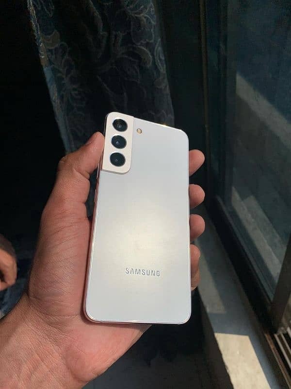 Samsung s22 10/10 condition water pack pearl white Non. PTA 5
