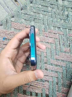 Infinix hot 40 256gb 10/9 with box charger