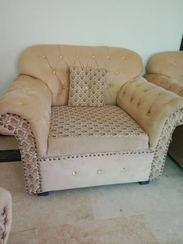 Sofa in Good Condition 0