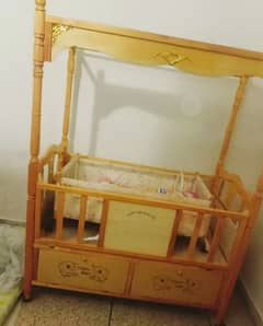 baby cot in used condition