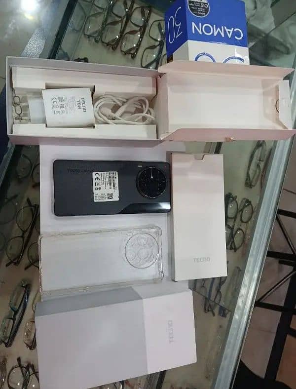 Tecno camon 30 Ram (12+12=24GB) Rom 256GB. 2