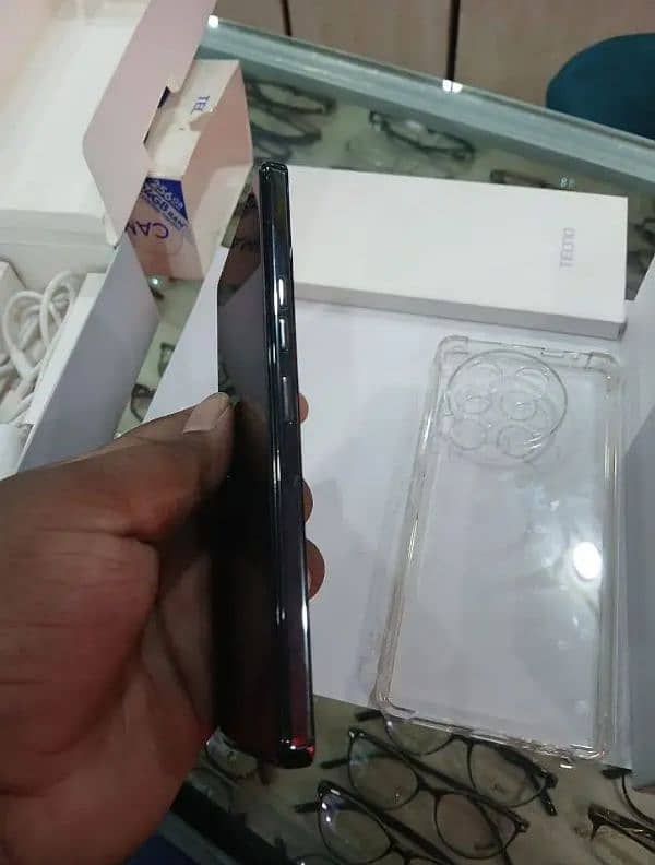 Tecno camon 30 Ram (12+12=24GB) Rom 256GB. 3