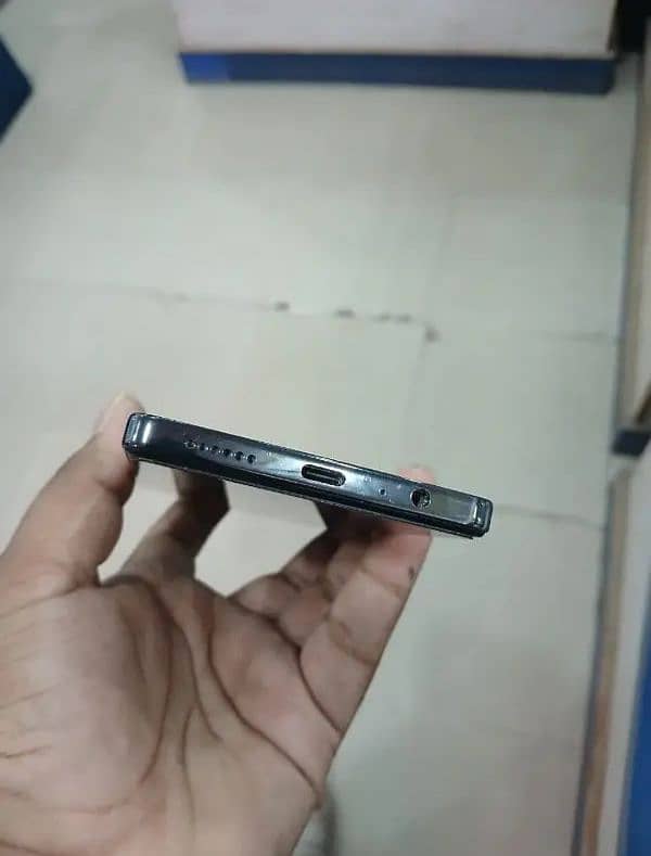 Tecno camon 30 Ram (12+12=24GB) Rom 256GB. 4