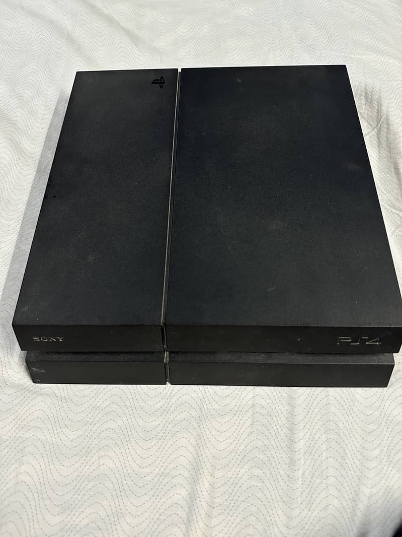 SONY PLAYSTATION 4 AND CONTROLLER 1