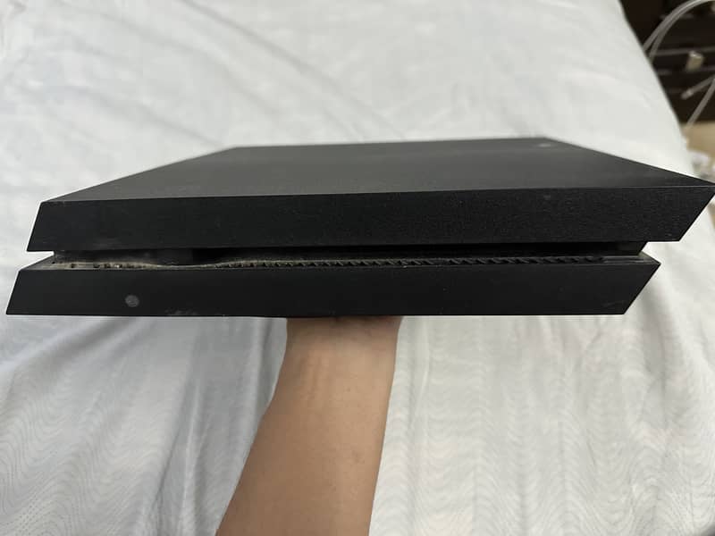 SONY PLAYSTATION 4 AND CONTROLLER 2
