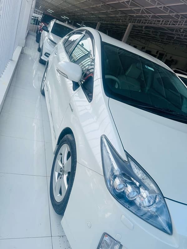 Toyota Prius 2011 3