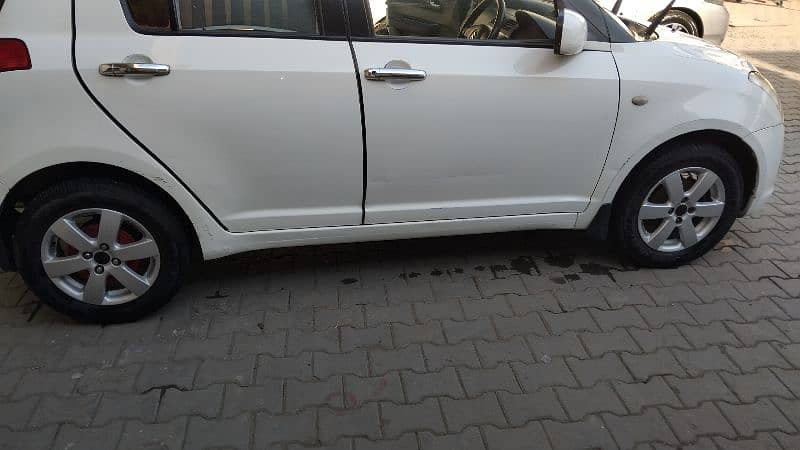 Suzuki Swift 2010 11