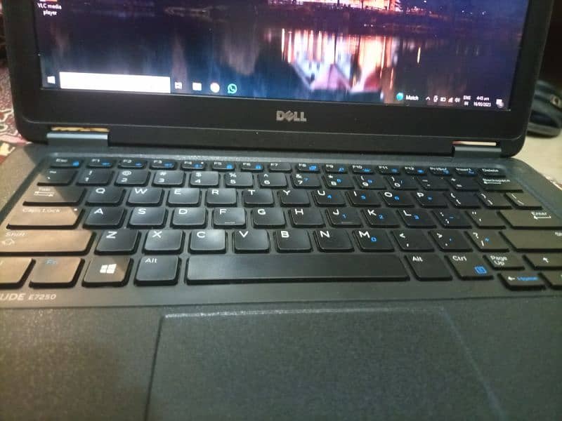 Dell Latitude E7250 6