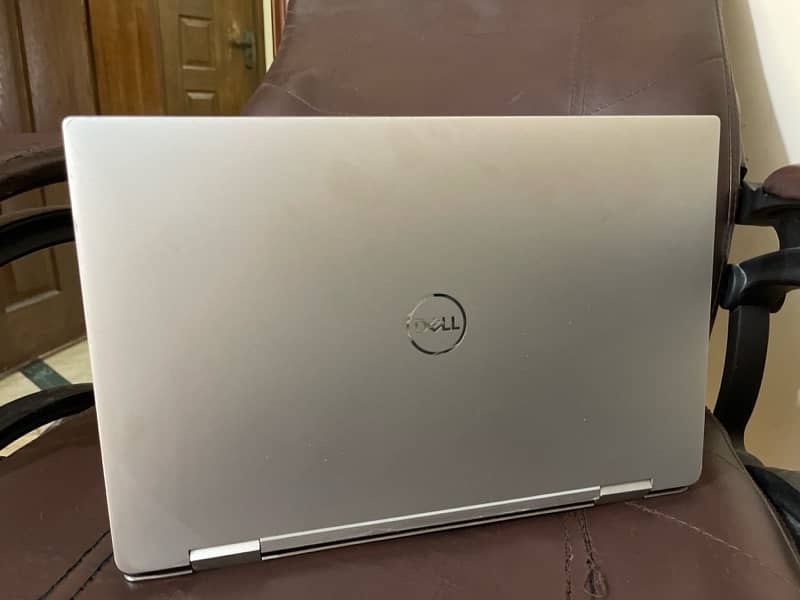 Dell XPS 15 9575 0