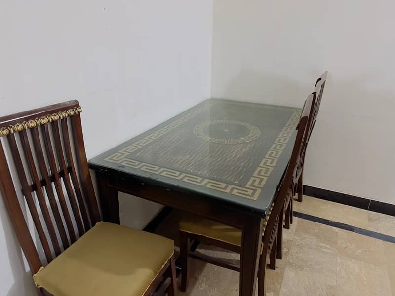 Elegant 6-Seater Dining Table for Sale – Great Condition! 0