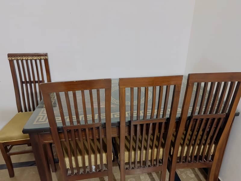 Elegant 6-Seater Dining Table for Sale – Great Condition! 1