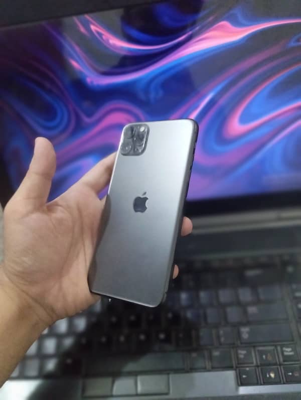 256 GB iPhone 11 Pro Max Non no scratch body no problem No PTA 0