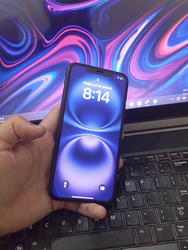 256 GB iPhone 11 Pro Max Non no scratch body no problem No PTA 3