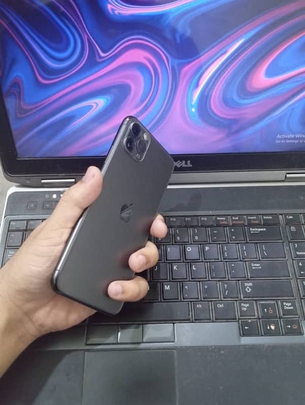 256 GB iPhone 11 Pro Max Non no scratch body no problem No PTA 5