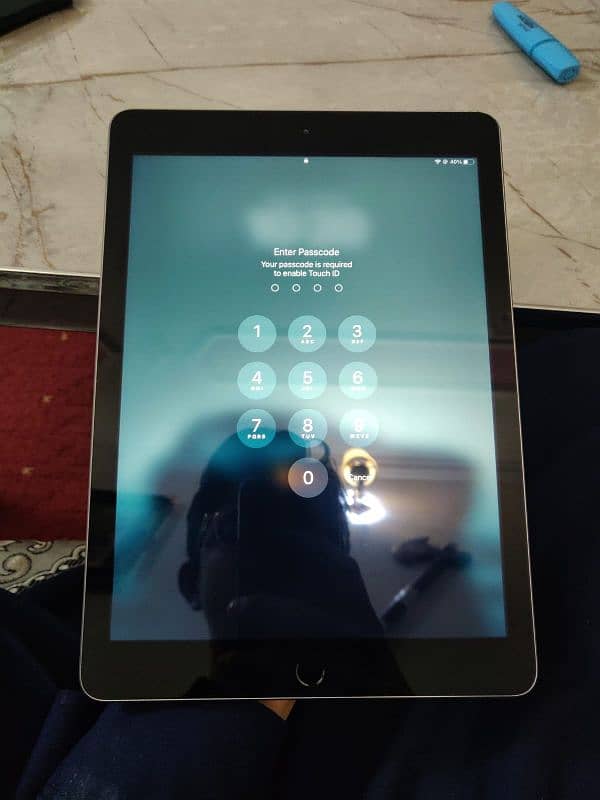 iPad 5 gen 10 10 condition 32 gb with box 3