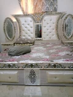 king size bed with almari and dressing table