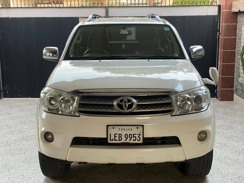 Toyota Fortuner V 2010 0