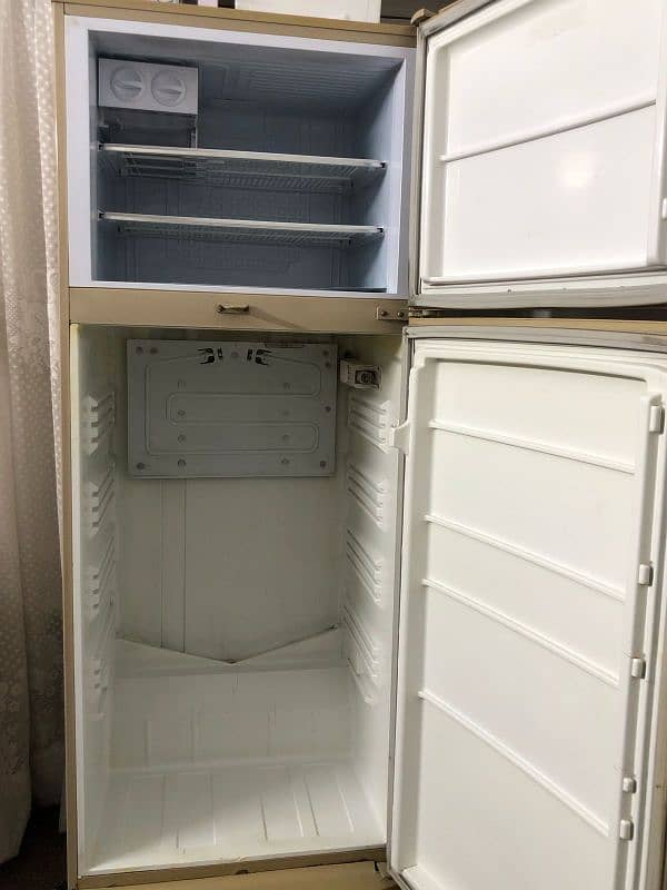 refrigerator /fridge 3