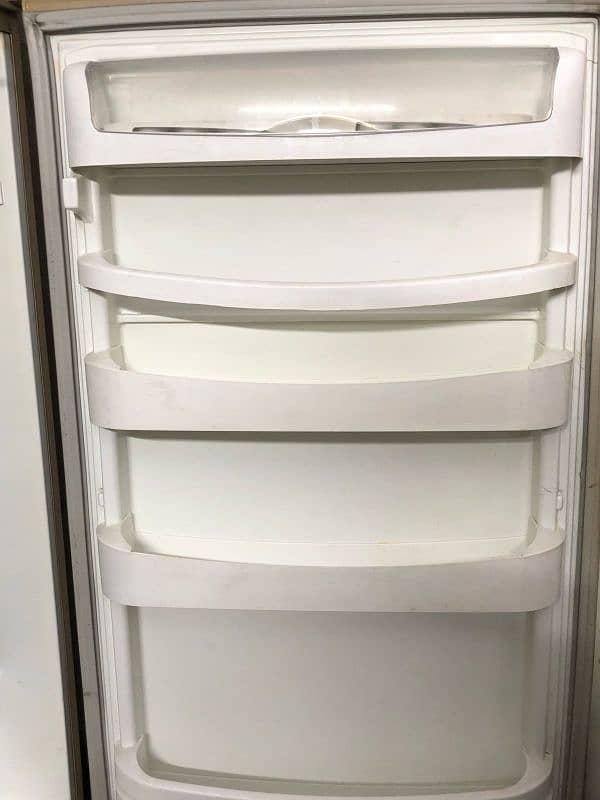 refrigerator /fridge 8