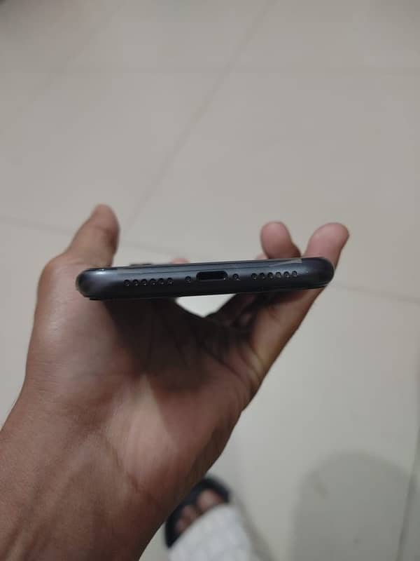 Iphone 11 in great condition . . Grab it at perfect price. 2