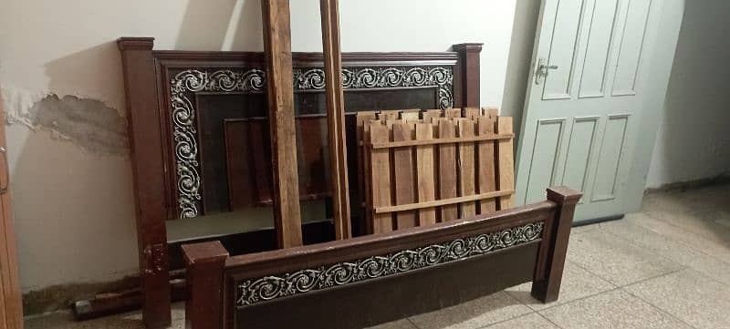 Wooden master bed 0