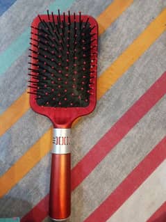 Maximum hair brush.