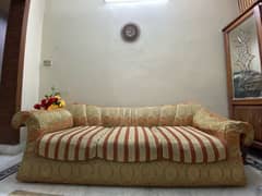 old 3 seater sofa well furnished