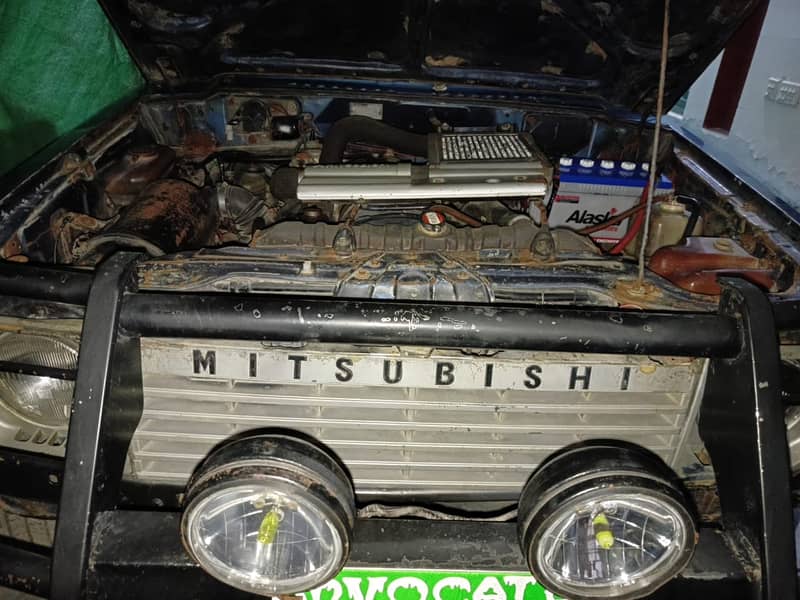 Mitsubishi Pajero 1989 3