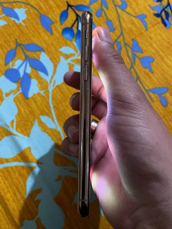 iphone xs 4