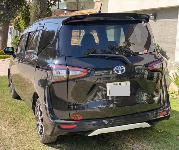 Toyota Sienta 2016 5