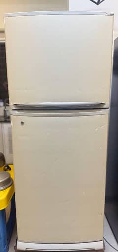 Mitsubishi no frost fridge/ Refrigerator 13 cubic feet in good conditi