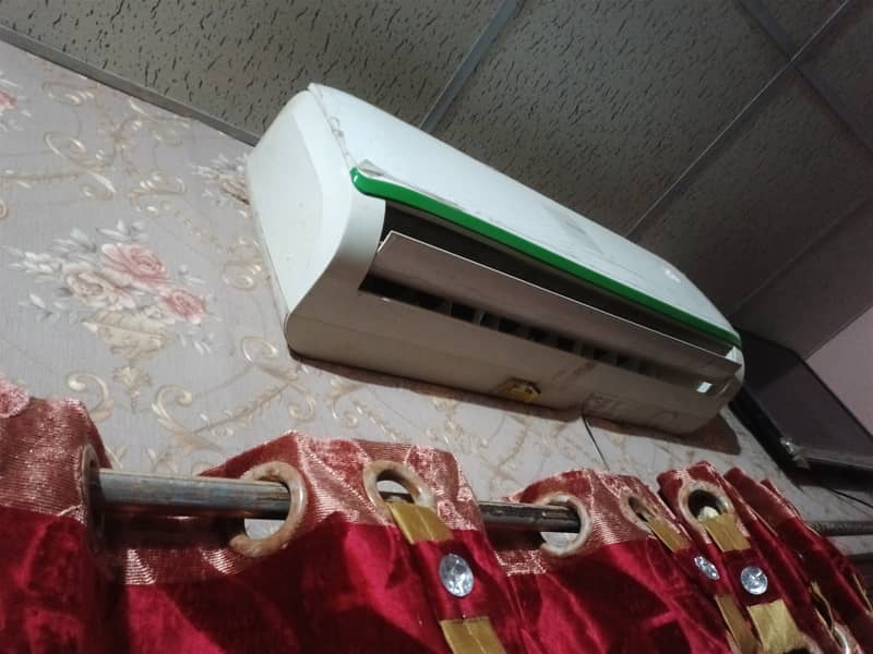 1 ton split ac for sale gas need to refill korangi 1