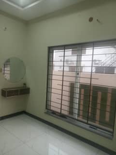 10 MARLA UPPER PORTION AVAILABLE FOR RENT