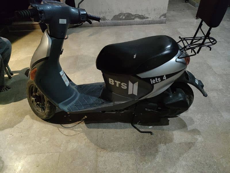 Japanese scooty 7