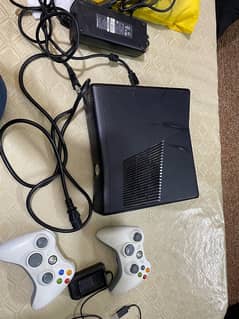 XBox360 with 2 wireless remove and battery charger