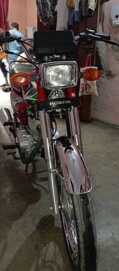 Honda 125 2023 model August 3000km chla red colour