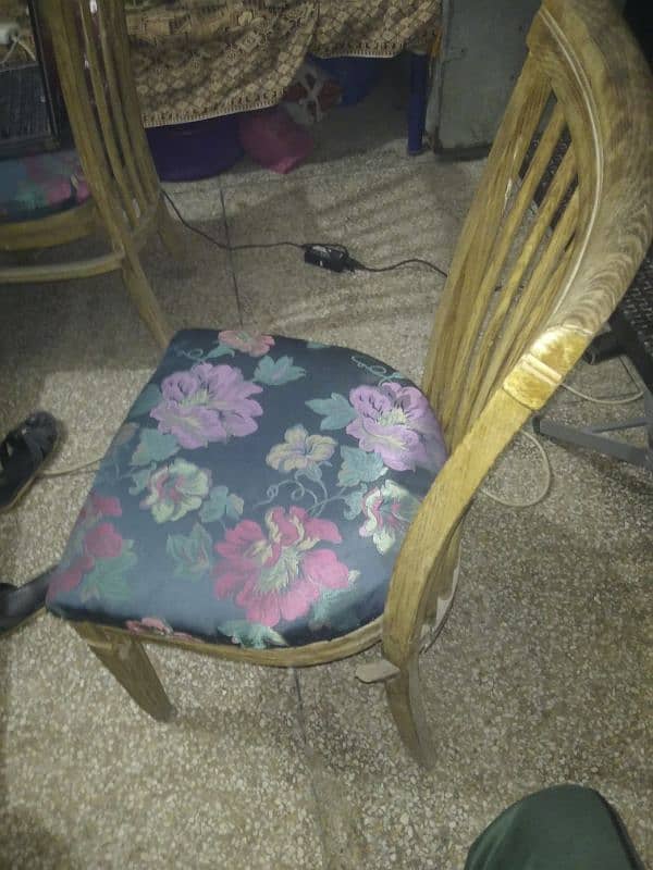 Used 5 Dining Chairs 17